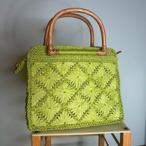 Vibrant Green Fossil straw croché Bag with wooden Handles in new like condition